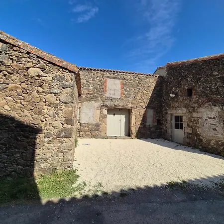 Le Pressoir - 8pers - Proche Puy Du Fou بيت ضيافة 4*